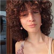 Studentessa universitaria di lingue e letterature straniere impartisce ripetizioni di inglese e francese in presenza e/o online